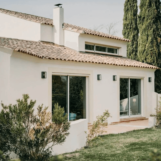 Nettoyage de façade Asecula à vidauban par un expert couvreur